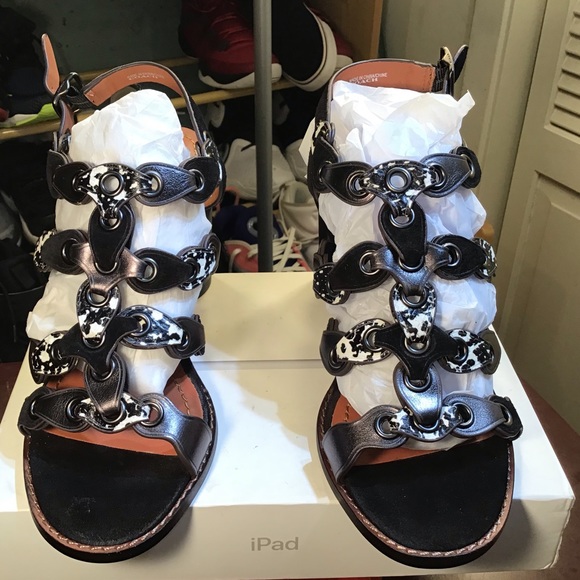 Beautiful Mid Heel Sandal WithCoach Link New without box but come with dust bag - Picture 2 of 16